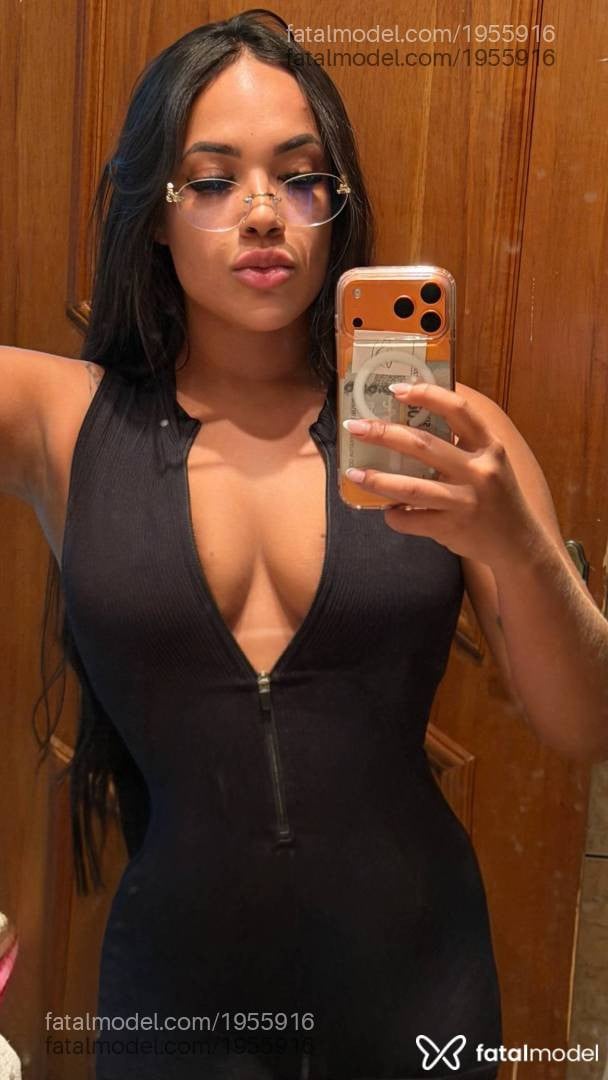 Acompanhante mulher morena (o) de olhos pretos - Thay