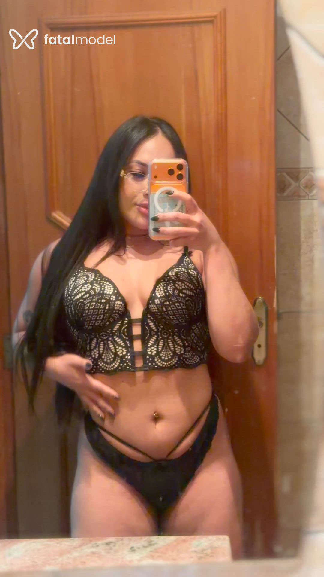 Acompanhante mulher morena (o) de olhos pretos - Thay Acompanhante mulher morena (o) de olhos pretos - Thay