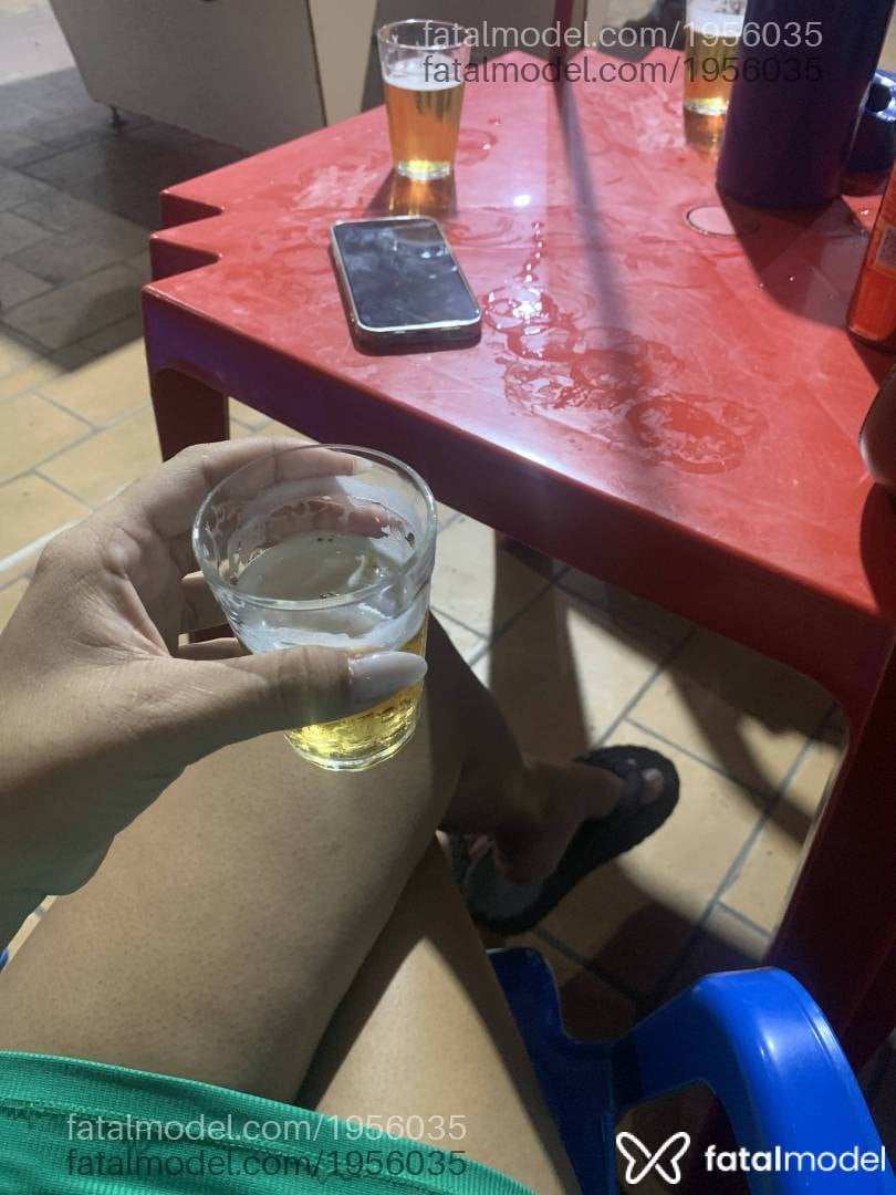 Acompanhante mulher ruiva (o) de olhos mel - Morena