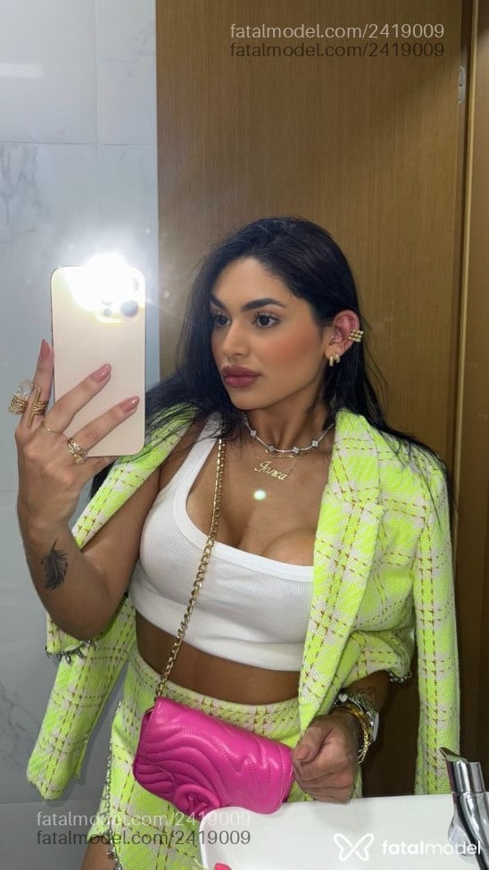 Acompanhante mulher morena (o) de olhos castanhos em São Paulo Acompanhante mulher morena (o) de olhos castanhos em São Paulo - Pietra Lima