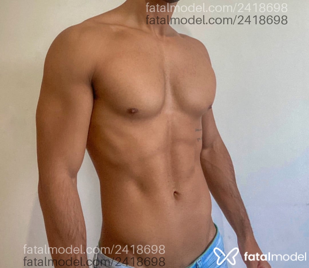 Acompanhante homem morena (o) de olhos pretos - Nicolas