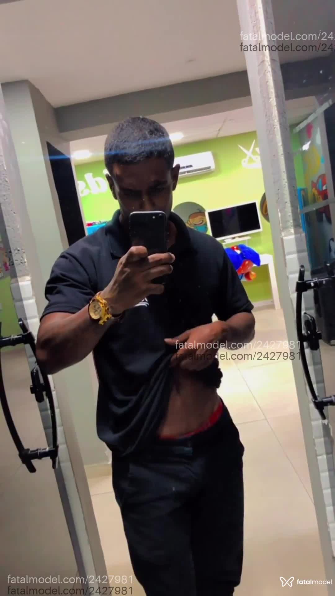 Acompanhante homem morena (o) de olhos pretos em Rio de Janeiro Acompanhante homem morena (o) de olhos pretos em Rio de Janeiro - Gustavo