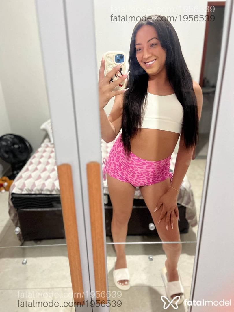 Acompanhante mulher trans loira (o) de olhos castanhos - Estrella