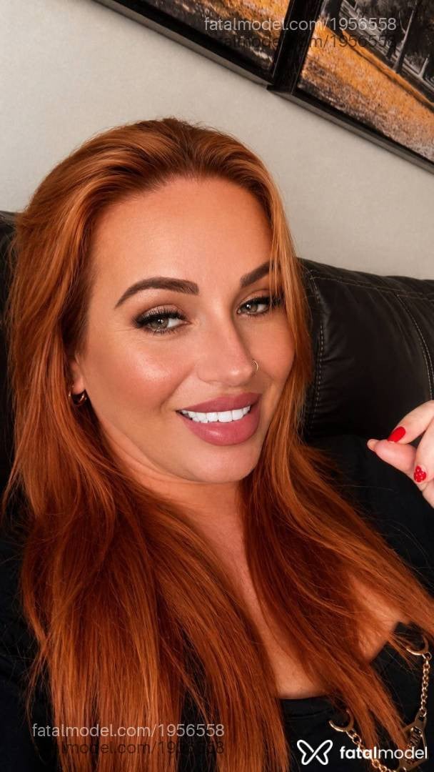 Acompanhante mulher loira (o) de olhos azuis - Stefany