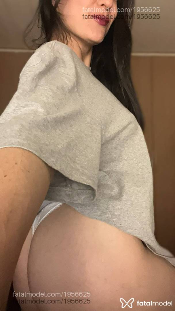 Acompanhante mulher com cabelo castanho de olhos castanhos - Perséfone Hagne Acompanhante mulher com cabelo castanho de olhos castanhos - Perséfone Hagne