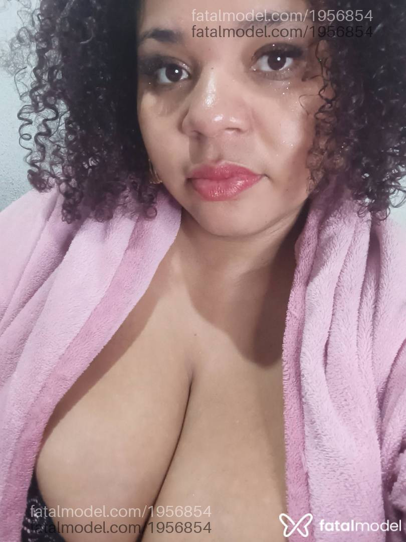 Acompanhante mulher morena (o) de olhos castanhos em Virtual Acompanhante mulher morena (o) de olhos castanhos em Virtual - Miafetichista