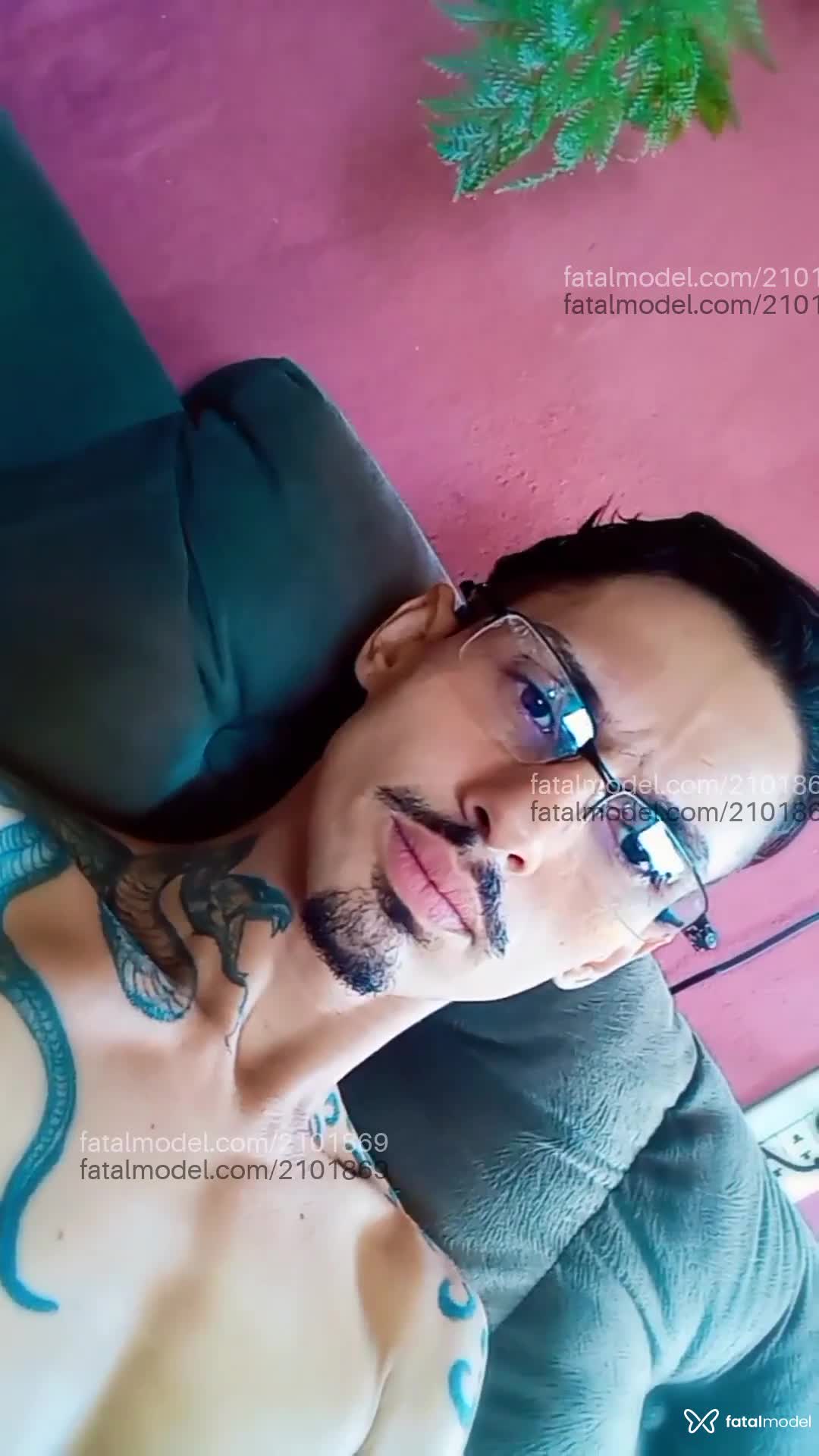 Acompanhante homem com cabelo castanho de olhos castanhos em Avaré Acompanhante homem com cabelo castanho de olhos castanhos em Avaré - Kazan