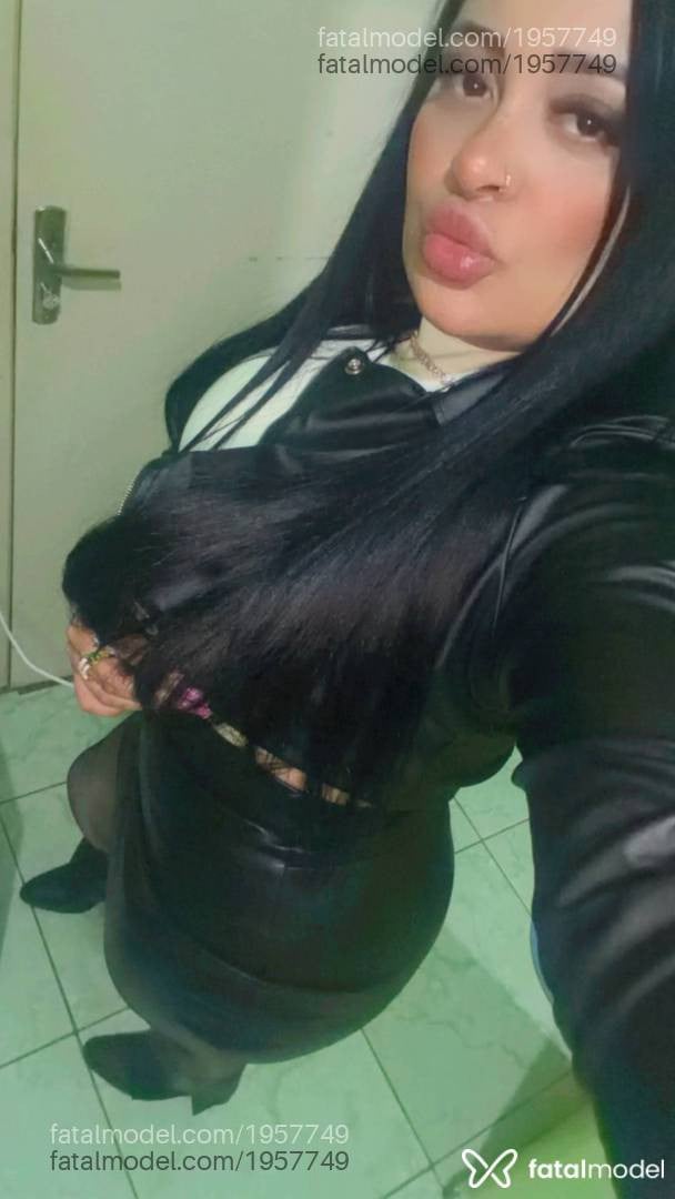 Acompanhante mulher morena (o) de olhos castanhos - Virgínia Britto