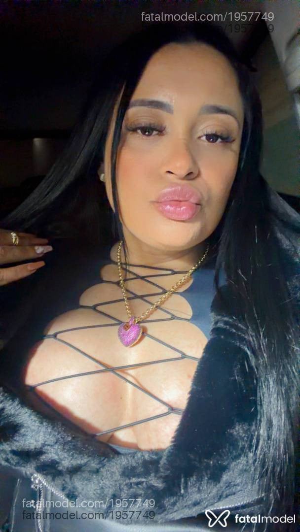 Acompanhante mulher morena (o) de olhos castanhos - Virgínia Britto