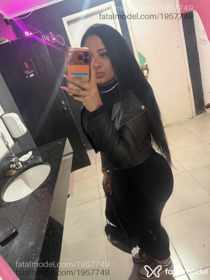Acompanhante mulher morena (o) de olhos castanhos - Virgínia Britto