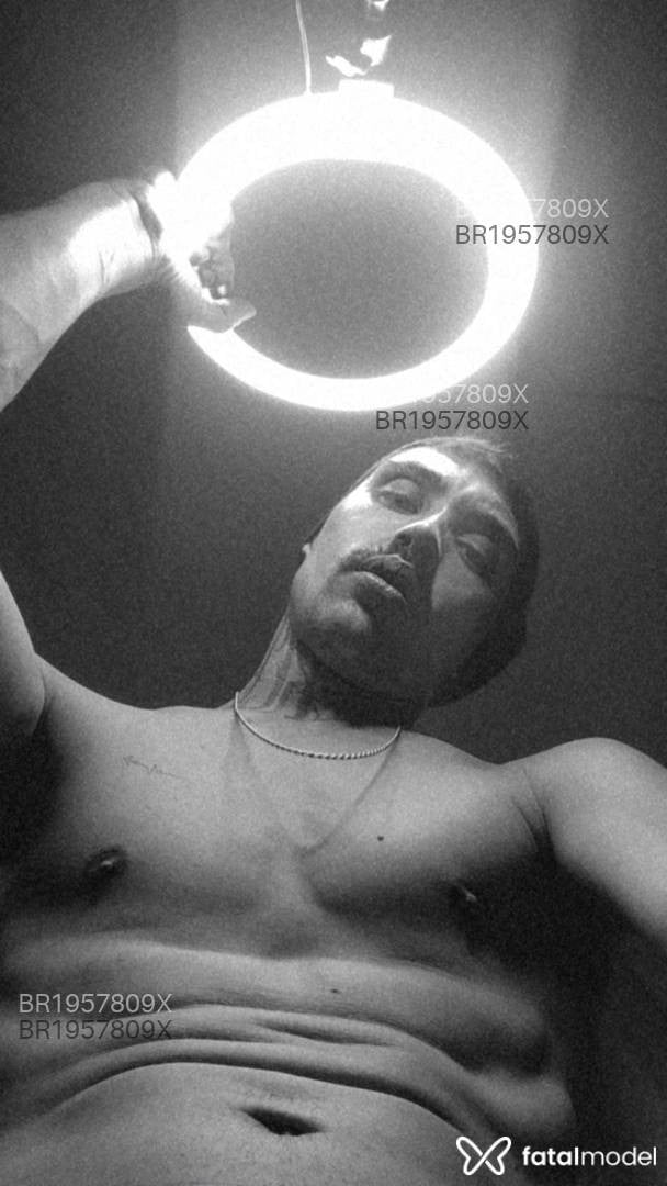 Acompanhante homem morena (o) de olhos pretos em Joinville - Pablon