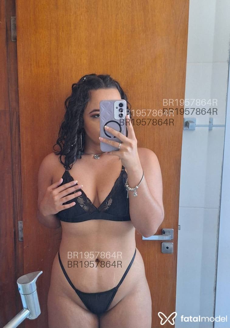 Acompanhante mulher com cabelo castanho de olhos castanhos em Campinas - Gabriella