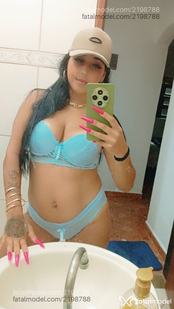 Acompanhante mulher morena (o) de olhos verdes em Caraguatatuba Acompanhante mulher morena (o) de olhos verdes em Caraguatatuba - Colômbia