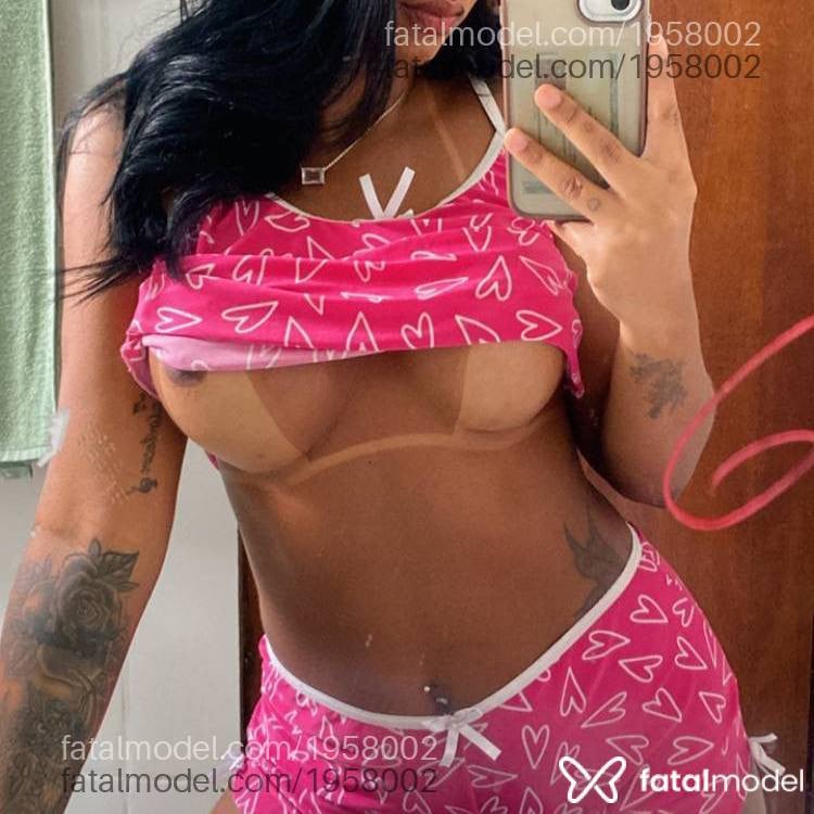 Acompanhante mulher morena (o) de olhos castanhos - Luna