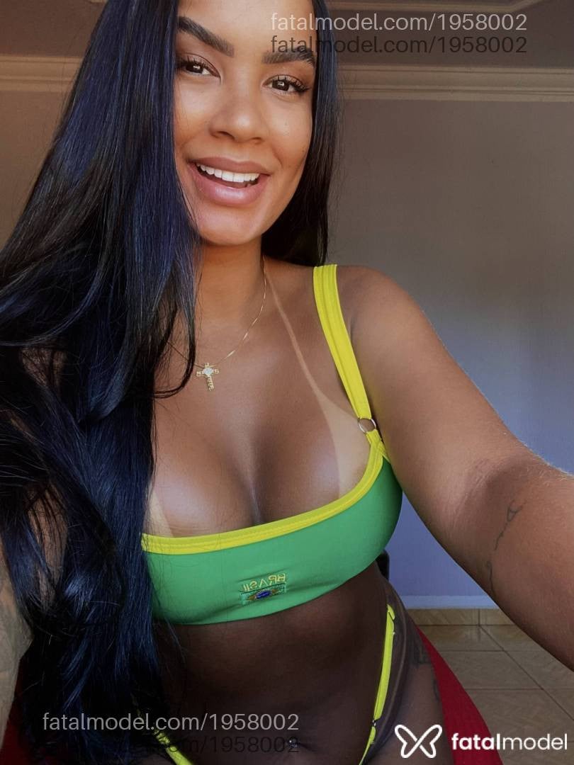 Acompanhante mulher morena (o) de olhos castanhos - Luna
