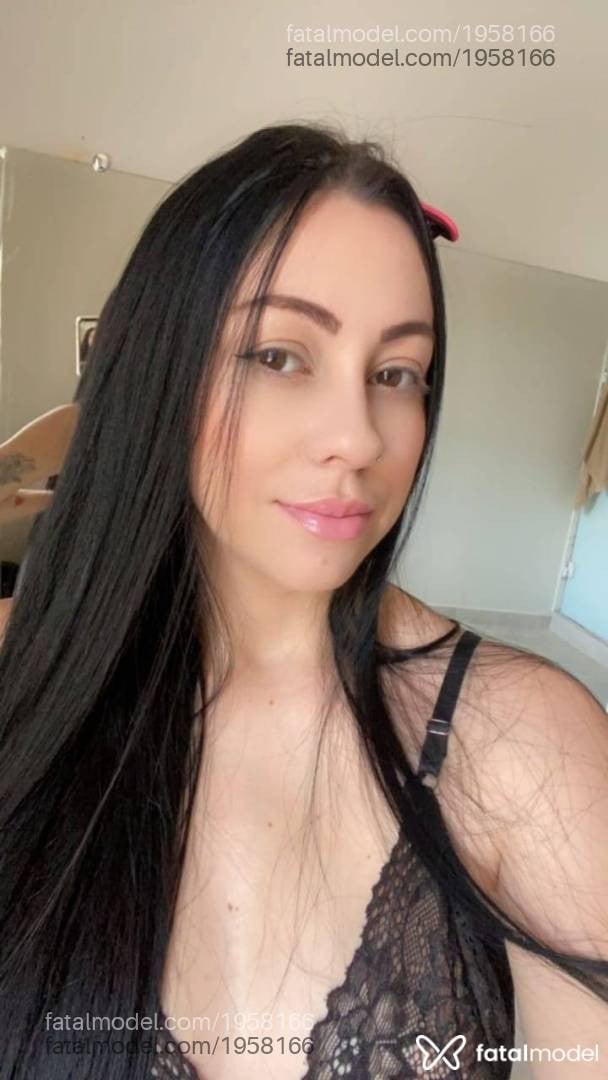 Acompanhante mulher com cabelo castanho de olhos castanhos em São Paulo - Eloah Zanini
