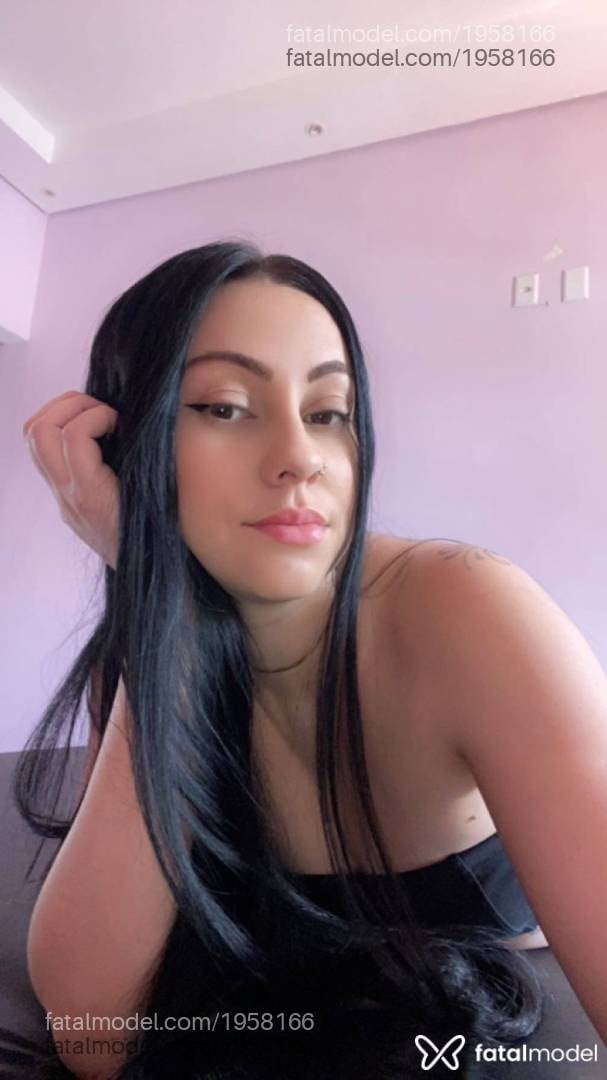 Acompanhante mulher com cabelo castanho de olhos castanhos em São Paulo - Eloah Zanini