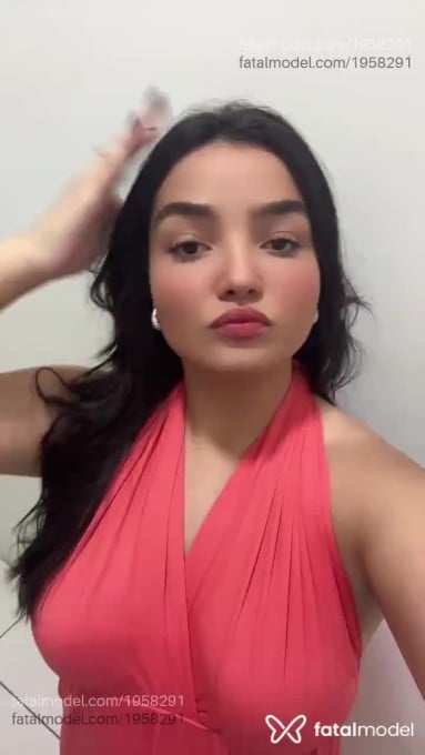 Acompanhante mulher com cabelo castanho de olhos castanhos - Eduarda