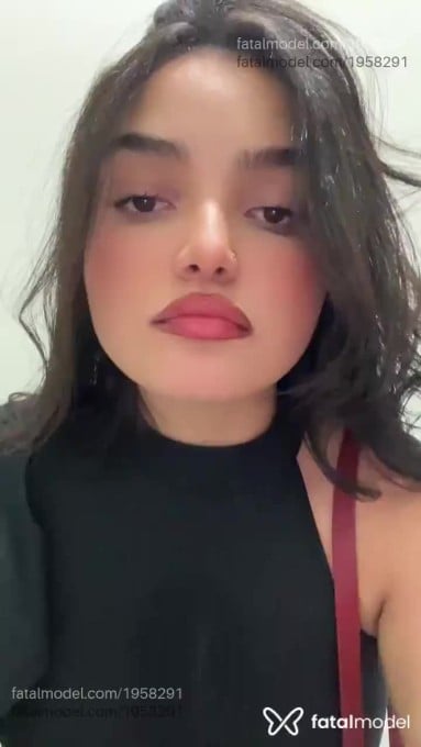 Acompanhante mulher com cabelo castanho de olhos castanhos - Eduarda