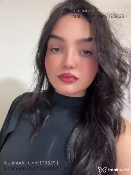 Acompanhante mulher com cabelo castanho de olhos castanhos - Eduarda