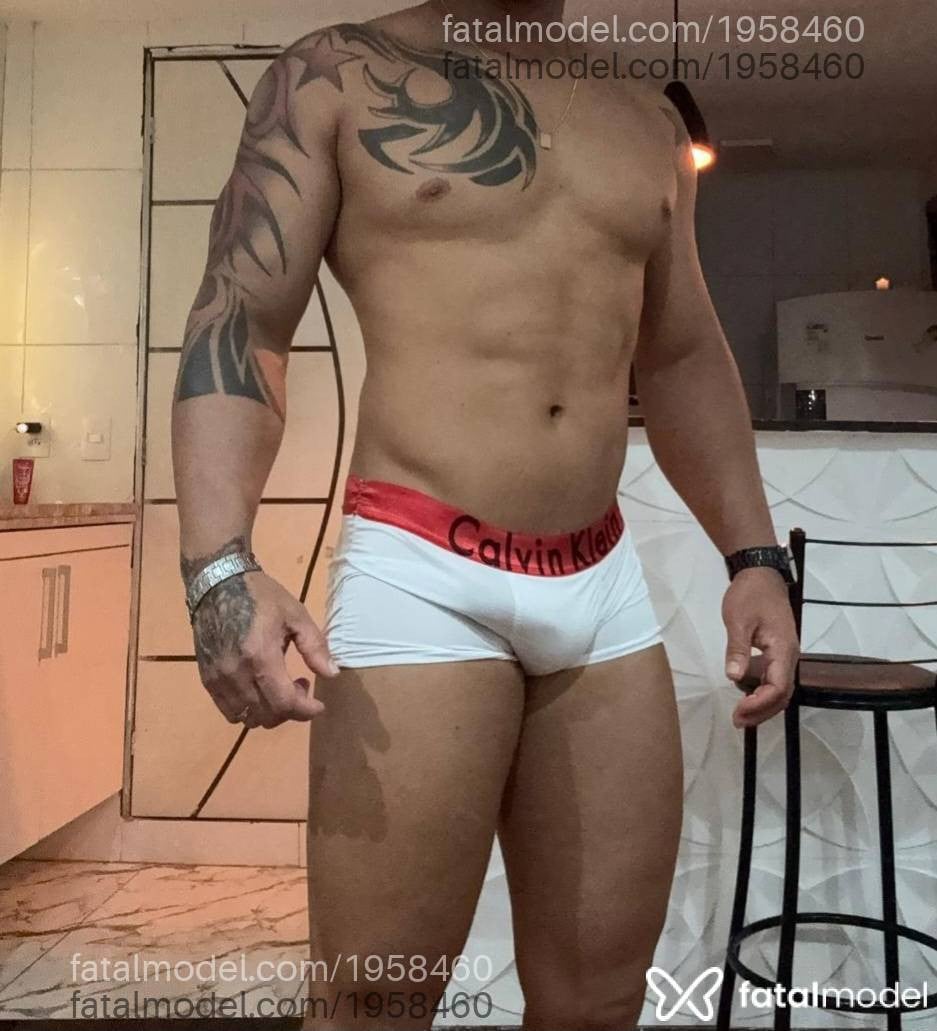 Acompanhante homem morena (o) de olhos castanhos - Thalles