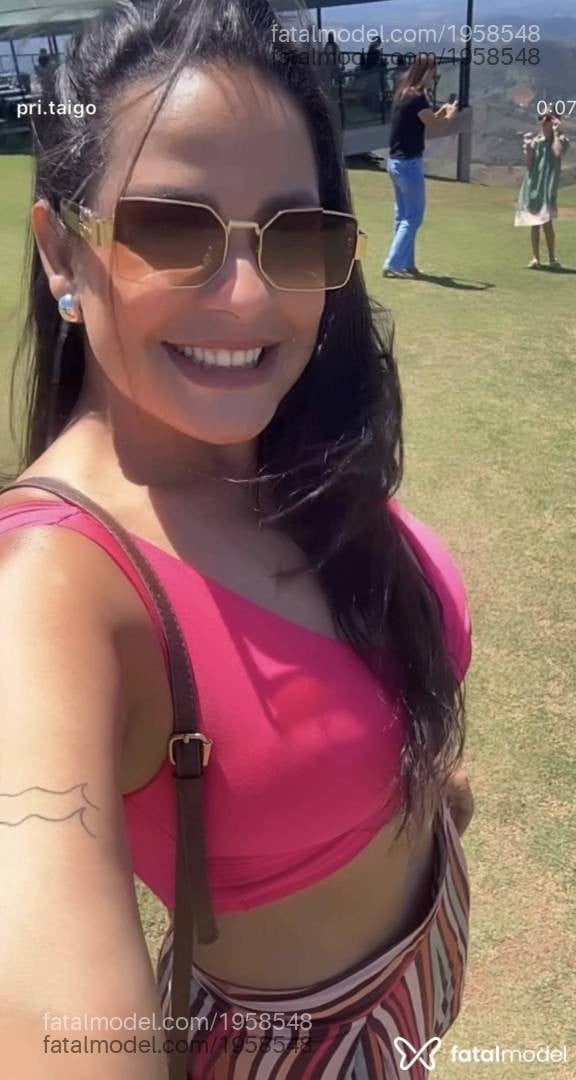 Acompanhante mulher morena (o) de olhos castanhos - Renata Maia
