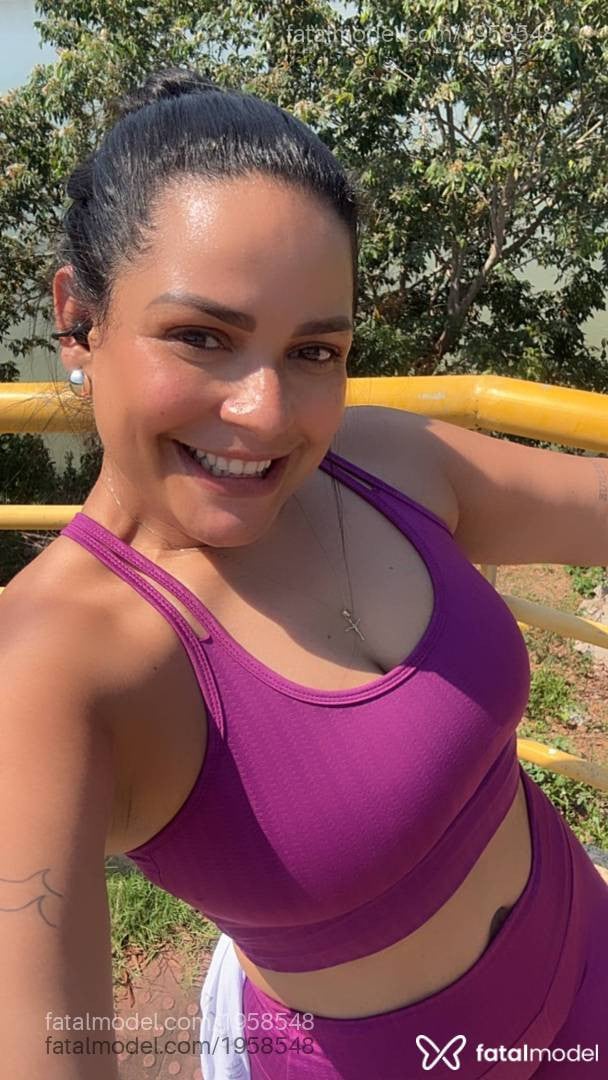 Acompanhante mulher morena (o) de olhos castanhos - Renata Maia