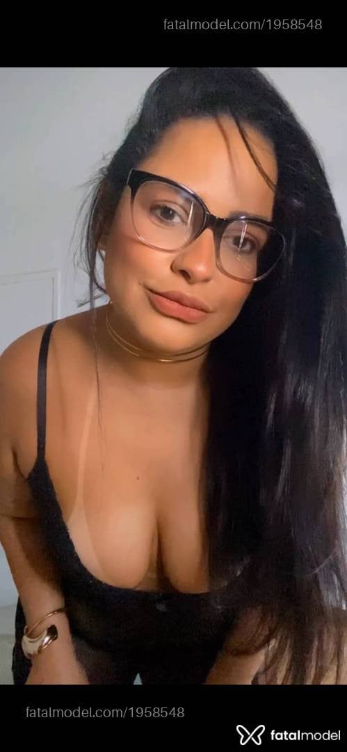 Acompanhante mulher morena (o) de olhos castanhos - Renata Maia