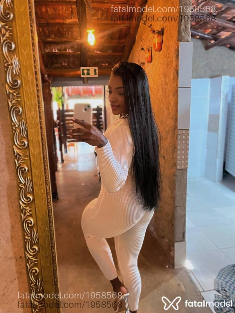 Acompanhante mulher com cabelo castanho de olhos castanhos - Aline Couto