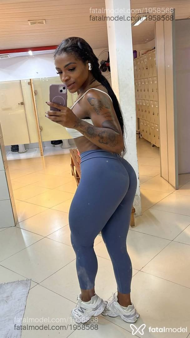 Acompanhante mulher com cabelo castanho de olhos castanhos - Aline Couto