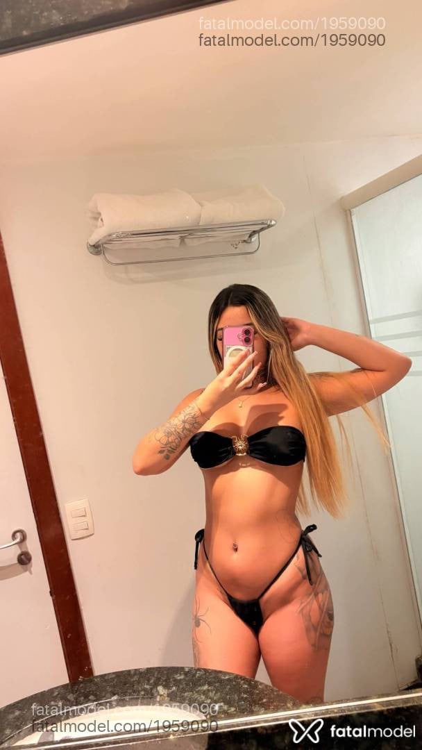 Acompanhante mulher com cabelo castanho de olhos castanhos - Mel Castro