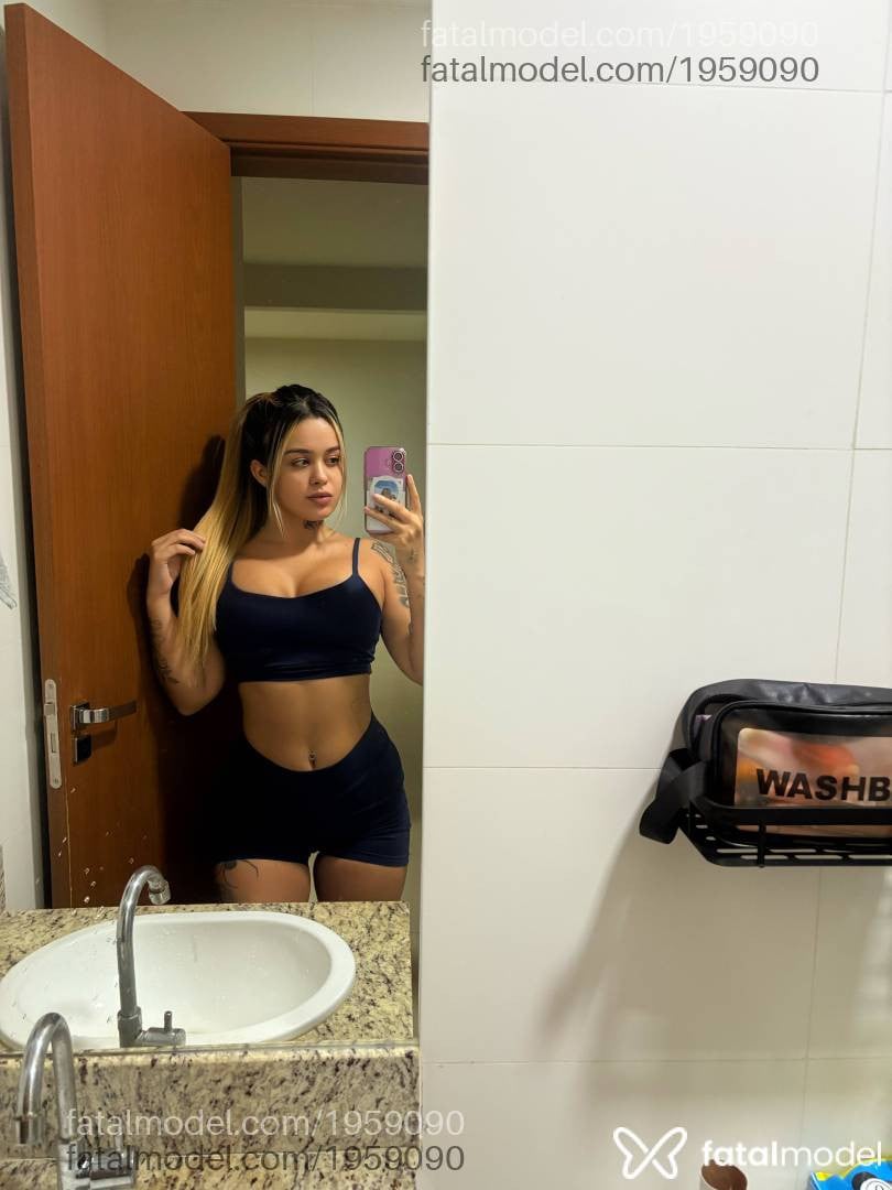 Acompanhante mulher com cabelo castanho de olhos castanhos - Mel Castro