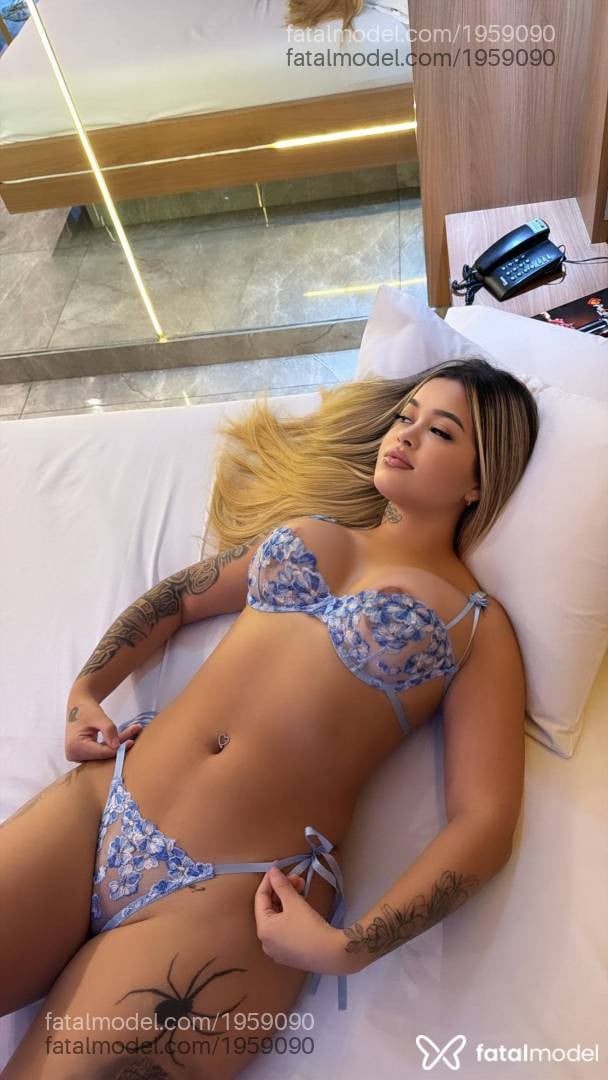 Acompanhante mulher com cabelo castanho de olhos castanhos - Mel Castro