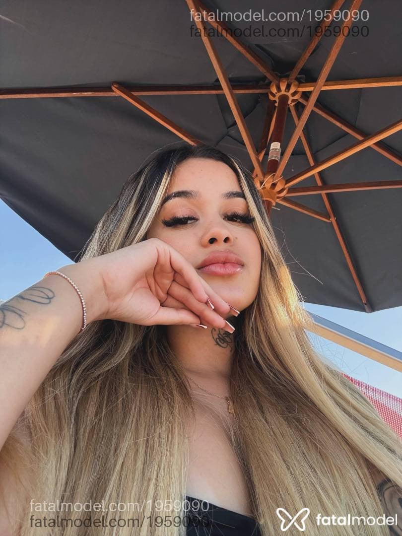 Acompanhante mulher com cabelo castanho de olhos castanhos - Mel Castro