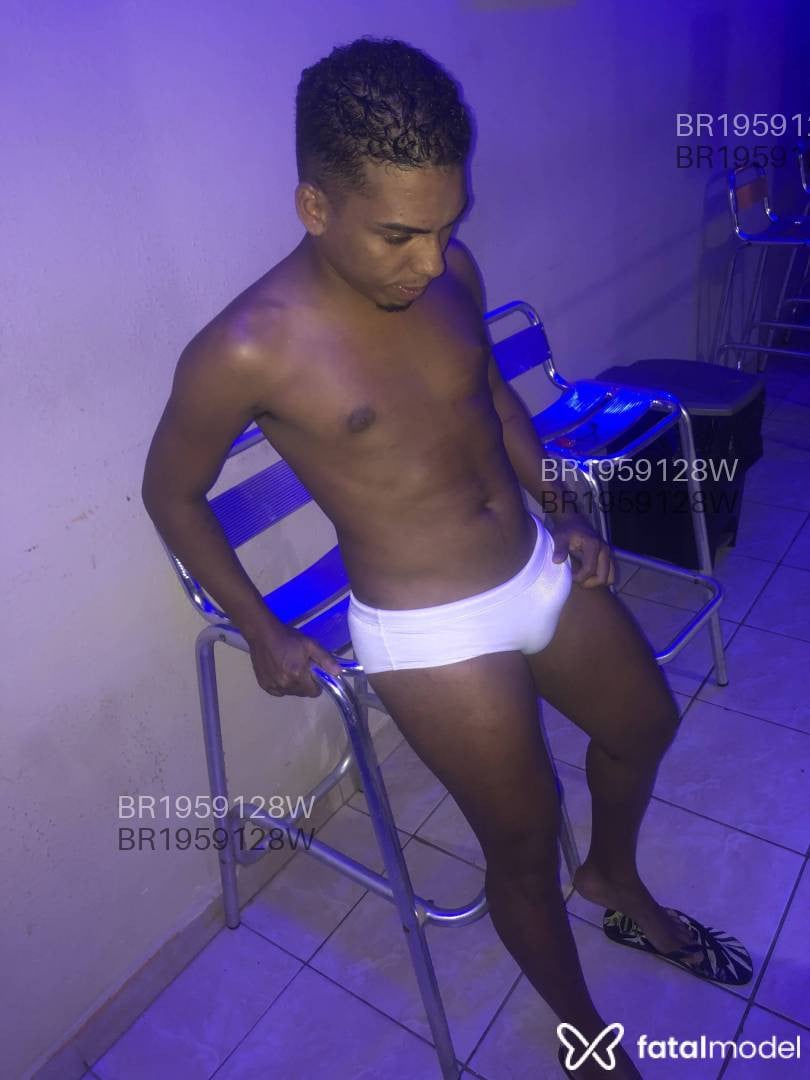 Acompanhante homem com cabelo castanho de olhos castanhos em Virtual - Lucas Baianinho