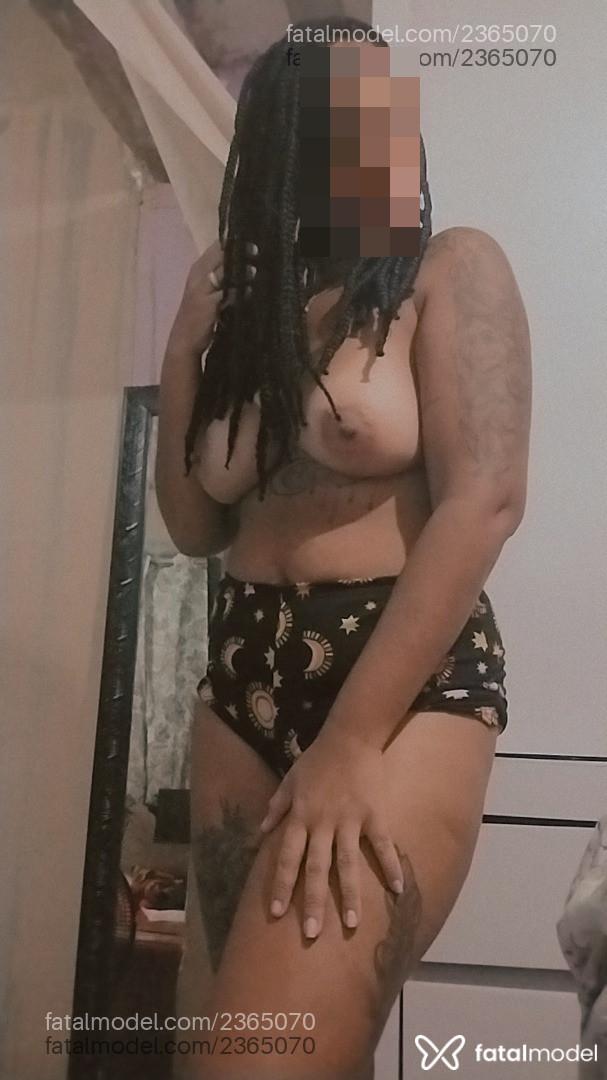 Acompanhante mulher com cabelo castanho de olhos mel em Virtual - Ane Stones