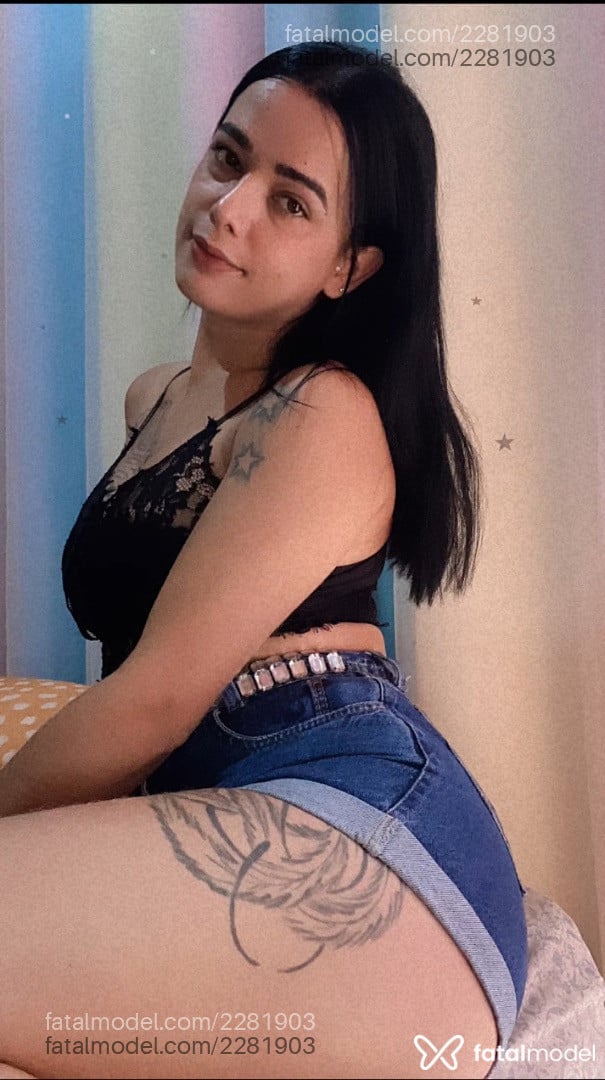 Acompanhante mulher trans com cabelo castanho de olhos mel em Olímpia - Aline