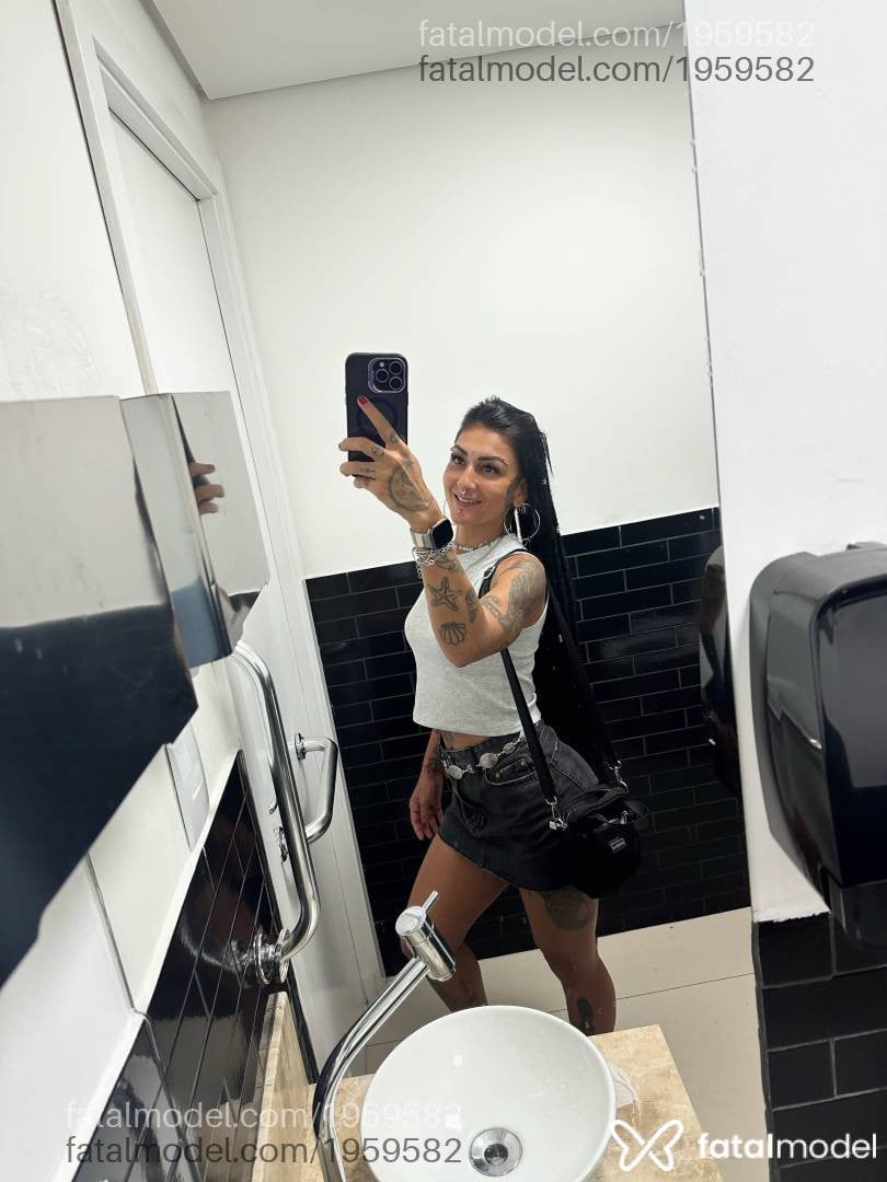 Acompanhante mulher morena (o) de olhos castanhos em São Paulo - Caroleta Roots