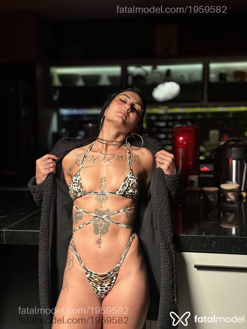 Acompanhante mulher morena (o) de olhos castanhos em São Paulo - Caroleta Roots