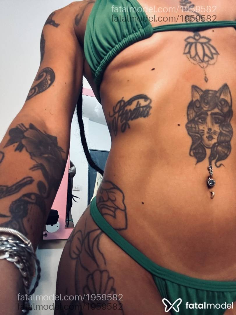 Acompanhante mulher morena (o) de olhos castanhos em São Paulo - Caroleta Roots
