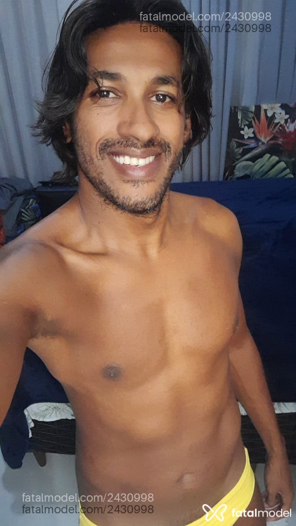 Acompanhante homem com cabelo castanho de olhos pretos em Rio de Janeiro - Ally Indígena