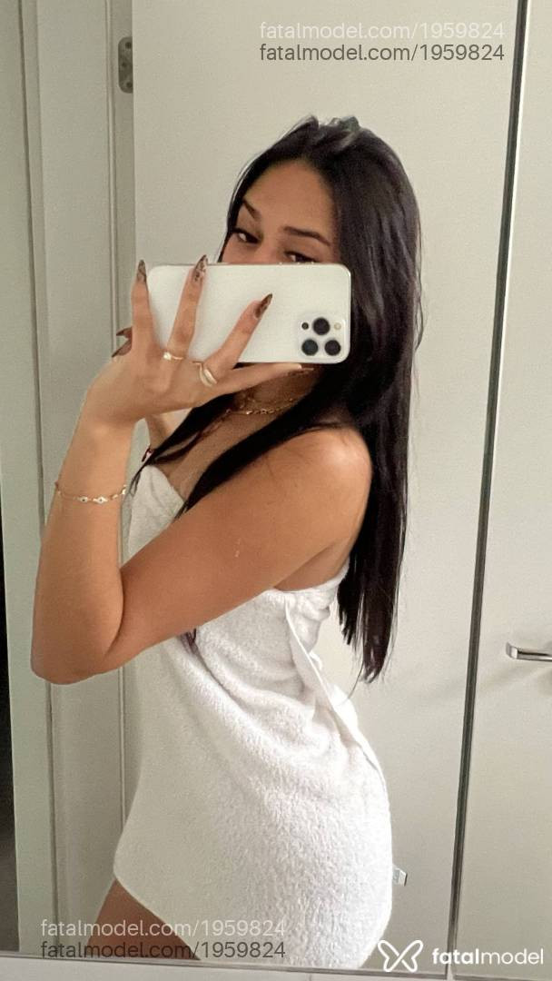 Acompanhante mulher morena (o) de olhos pretos - Kyara Safra Acompanhante mulher morena (o) de olhos pretos - Kyara Safra