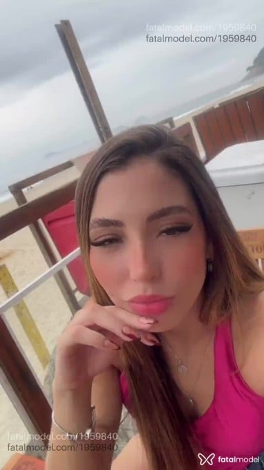 Acompanhante mulher com cabelo castanho de olhos mel em Ijuí - Mel