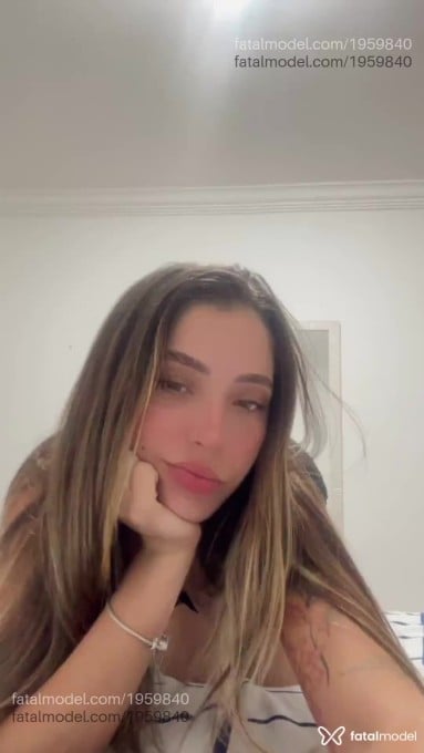 Acompanhante mulher com cabelo castanho de olhos mel em Ijuí - Mel