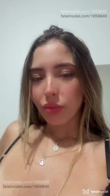 Acompanhante mulher com cabelo castanho de olhos mel em Ijuí - Mel