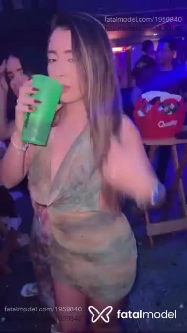 Acompanhante mulher com cabelo castanho de olhos mel em Ijuí - Mel