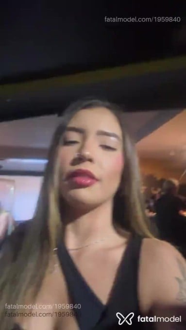 Acompanhante mulher com cabelo castanho de olhos mel em Ijuí - Mel Santini