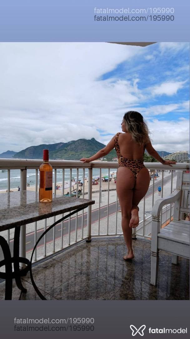 Acompanhante mulher loira (o) de olhos verdes - Ágata Khalifa