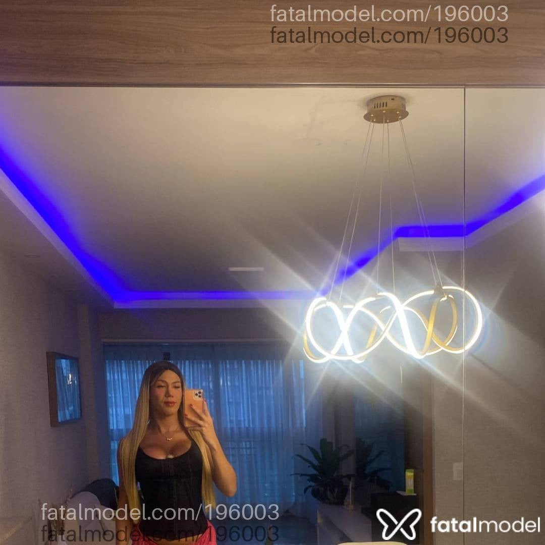 Acompanhante mulher trans morena (o) de olhos castanhos - Walleska