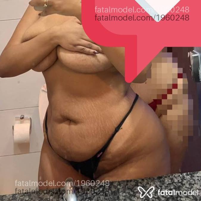 Acompanhante mulher loira (o) de olhos castanhos - Mariah